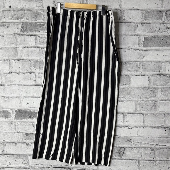 H&M Black and White Striped Women's Wide Leg Pants - Picture 1 of 12